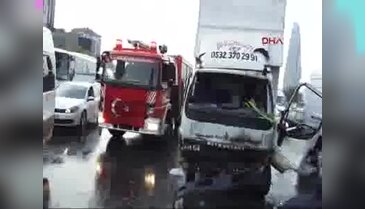 D-100'deki zincirleme kaza trafiği kilitledi