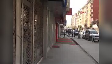İlçe yapılma kararını protesto eden Hakkari esnafı kepenk açmadı
