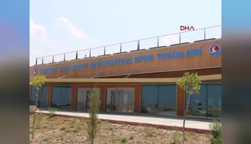 Minikler MAKÜ'de yüzme öğreniyor