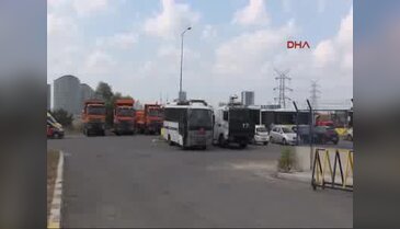 Kamyonların kışla kapısı nöbeti sona erdi