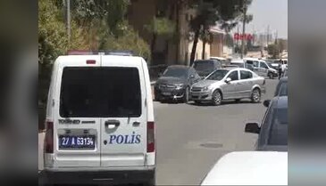 Gaziantep'te el freni çekilmeyen otomobil paniğe neden oldu