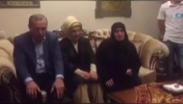 Erdoğan şehit evinde Kur'an-ı Kerim okudu