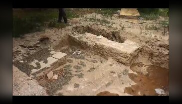 Bursa'da lahidin çıktığı tarla definecilerin ilgisini çekti