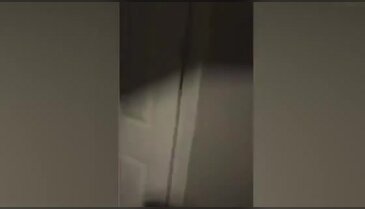 Kocasının metresini çırılçıplak kapı dışarı etti!