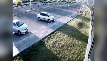 Cumhurbaşkanlığı Sarayı'nın çevresinin bombalanması ilişkin görüntüler - 1