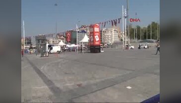 Taksim Meydanı'nda sahipsiz 3 bavul polisi alarma geçirdi - 1