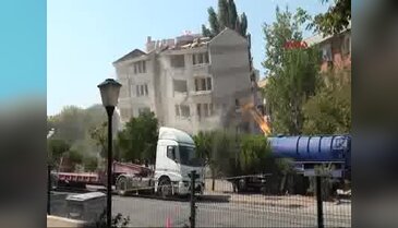 Çanakkale'de 5 katlı polis lojmanı yıkıldı
