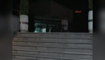 Bursa'da kadın hakim ve savcı eşi, polis aracına el ele bindi