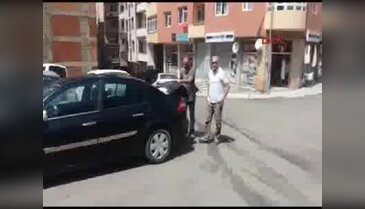 Çöp kutusunda bulunan asker kıyafetleri polisi alarma geçirdi