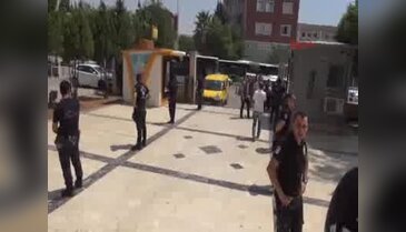 Şanlıurfa'da 32 öğretmen ve memur adliyeye çıkarıldı