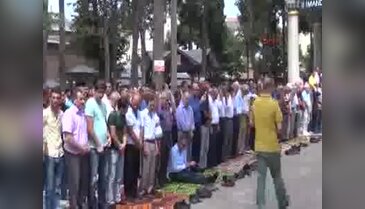 Yeni kurulan şehitlikte toprağa ilk verilenler anne ve çocukları oldu