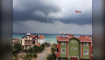 Deniz üzerinde oluşan hortum korkuttu