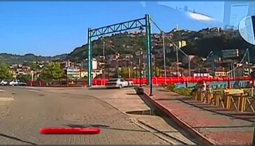 Baba, iki çocuğunu parkta oynarken kaçırdı