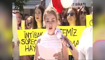FETÖ soruşturmasında üniversiteleri kapanan öğrencilerden, balonlu eylem