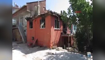 Benzinle evi ateşe verdi