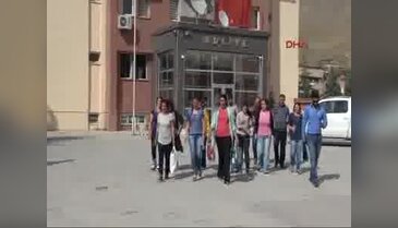 Hakkari'de gözaltına alınan 9 kişi adliyeye çıkarıldı
