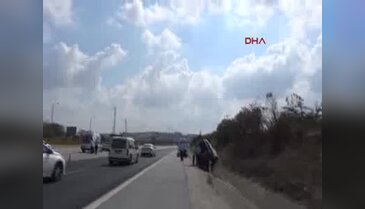 Ölenlerin telefonuna bakan polisin çaresizliği