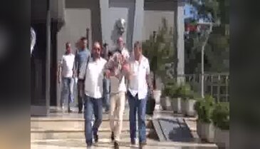 Bursa'da elinde para dolu poşetle dolandırıcıları bekleyip yakalattı