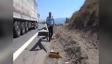 Bariyerlere çarpan tır devrildi: 1 yaralı