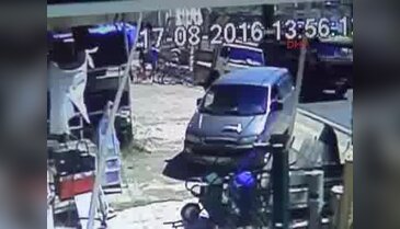 Kazaya karışan sürücüyü polise vermek istemediler