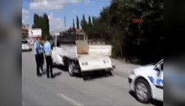 Çubuk'ta ambulans ile kamyonet çarpıştı: 6 yaralı