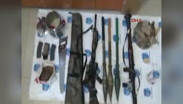 Van da patlama sonrası ele geçen silah ve mühimmatlar