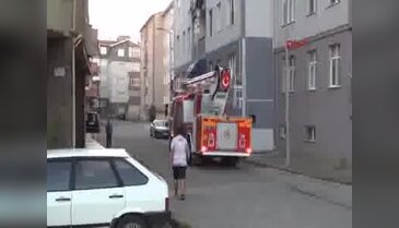 İntihara kalkışan kadını eşi ikna etti