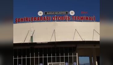 MAKÜ Rektörü Korkmaz, öğrencileri otogarda karşıladı