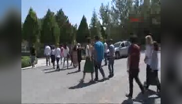 İzmir'de veli ve çalışanlardan kapanan okul önünde nöbet