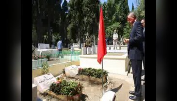 Cumhurbaşkanı Erdoğan'dan mezar ziyareti