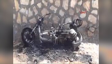 Dedesine kızdı ve motosikletini yaktı