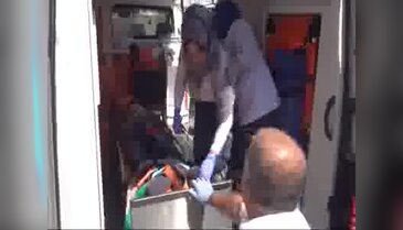 Minibüse çarpan motosiklet sürücüsü ağır yaralandı