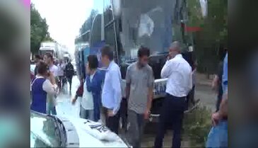 Yolcu otobüs, kavşakta bekleyen otomobillere çarptı: 7 yaralı