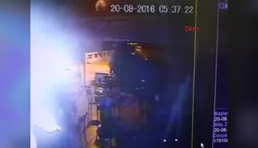 İnternet kafenin kundaklanma anı saniye saniye güvenlik kamerasında