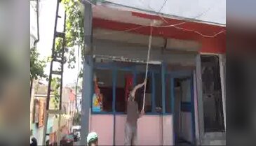 Gaziantep'te patlamanın izleri siliniyor