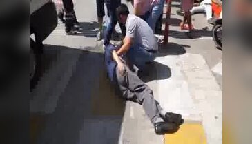 Ehliyetsiz motosikletli hem kendini hem de çarptığı yayayı yaraladı