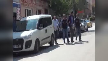Telefon dolandırıcısı parayı almaya gelince yakalandı