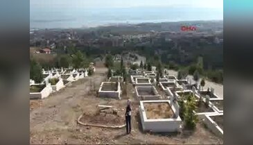 Mezarları tahrip edip taşlara uygunsuz yazı yazdılar