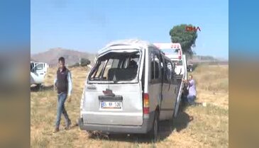 Tekstil işçilerini taşıyan minibüs şarampole devrildi: 16 yaralı