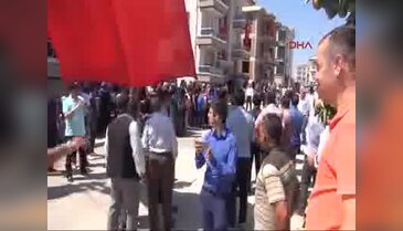 Şehit eşi: Ben seni yerlere göklere sığdıramazken bu tabuta nasıl sığdın