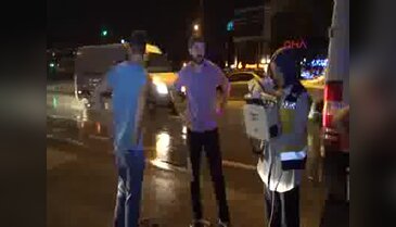 Minibüs, belediye otobüsüne çarptı: 14 yaralı - 1