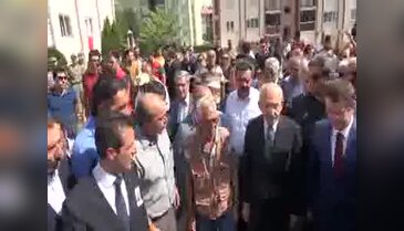 CHP lideri Kılıçdaroğlu'ndan şehit ailesine taziye ziyareti - 1