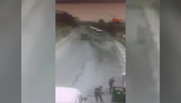 Bomba yüklü hafriyat kamyonunun Çevik Kuvvet Şube Müdürlüğü'ne girme anı