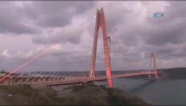 Yavuz Sultan Selim Köprüsü'nün ışıkları ilk kez yandı