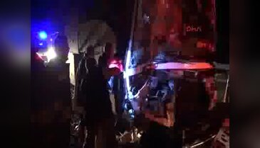 Edirne'de otobüs, önündeki TIR'a çarptı: 1'i ağır, 11 yaralı