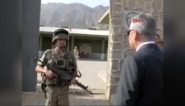Hakkari Valisi Toprak, sınır birliklerini ziyaret etti