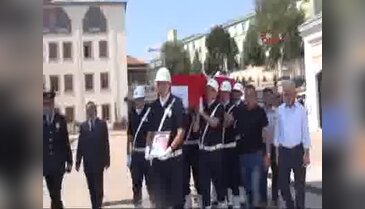 Şehidin annesi: Yavrum dik duruyorum, bana mahsun bakma