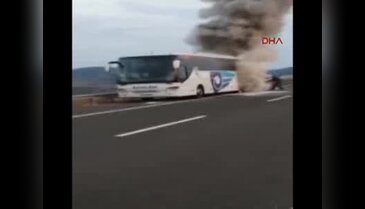 Yolcu otobüsü alev alev yandı