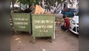 Sivas'ta çöpte FETÖ kitapları bulundu