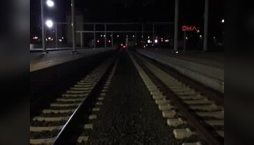 Selfie çekmek için çıktığı vagonun üzerinde akıma kapıldı